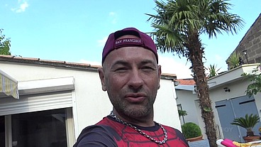 HETERO BAISESON POTE GAY DANS UN PARC PUBLIC