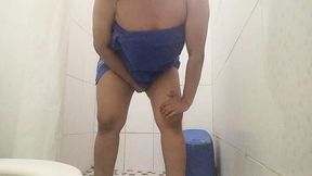 HOT STEPMOM'S FRIENDSHIP FUELING HER BATHROOM:selfIE DESIRES