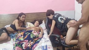 gravida observa marido fodendo cu das amigas.