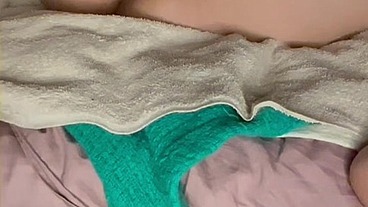 Onepunchgirlxxx practicing fisting alone in the bedroom