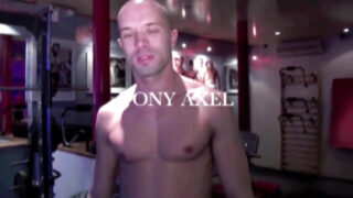 Amatérská orgie s obrovským penisem: Malik Tn a Tony Axel dominují v divokém gangbangovém šukání zadku