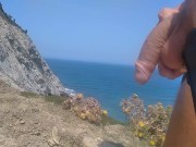 🌳🌊Senderista Guapo se da Un Paseo Con Su Gran Polla Fuera en Una Bonita Zona De Playas Virgenes