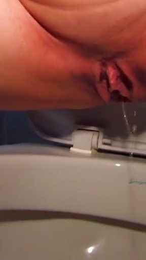 Gigi Love: Gigi Love Will Prove to You That Girls Can Pee Without Having to Sit Down!