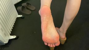 Handjob Inshoes Cum Trampling