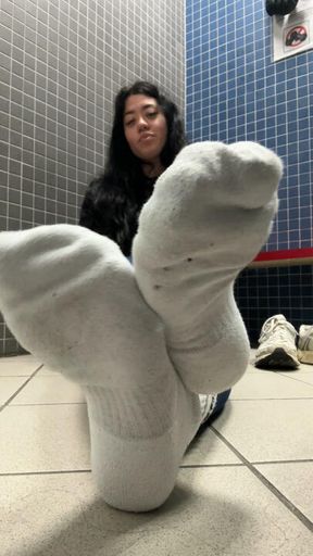 Stinky Sock Removal After the Gym