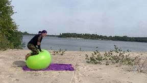 play with shosu beachball on nature