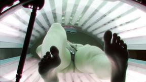 ”Amazing Pierced & Tattoed Babe Solarium VOYEUR”