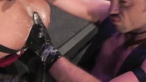 ”Expert top & cover man Taurus fists, newcomer Javier de Cerdo. This little Latina”