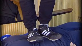 Rocky Adi sneakers trampling