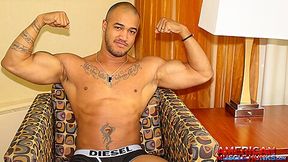 Tyson Vario - AmericanMuscleHunks