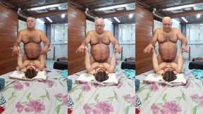 essa novinha gosta de homens mais velho por iso sempre fica com esse coroa