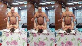 essa novinha gosta de homens mais velho por iso sempre fica com esse coroa