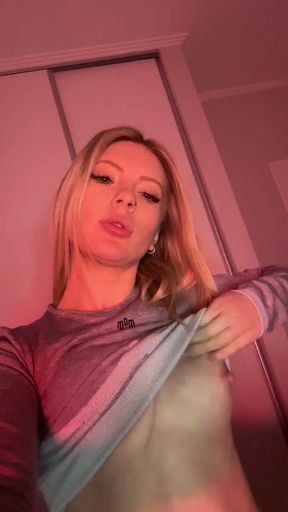 Female Onlyfans Model