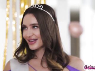 Gizelle Blanco and Ella Reese in a foursome