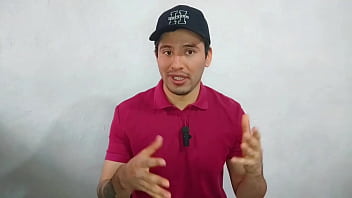 Hombre maduro penetra a pelo a su joven compa&ntilde_ero hetero en el almacen de la tienda! Relato sexual