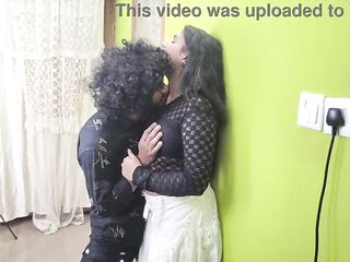 Mallu Sexy Kiss & Navel Play in Net Top Petticoat