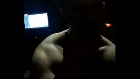 WWW.MAROMBAGAY.NET - Boy fumando no escuro