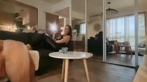 fetish de pieds. ta place est en dessous il a eu le droit de cracher sur ma...