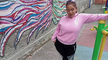 MI VECINA PARECE MUY TIMIDA PERO EN REALIDAD ES TODA UNA ZORRA Y LO MUEVE MUY RICO -highlight-