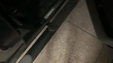 Dando uma volta no carrão caro do velho
