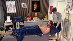 Hot Straight Guy Gets Handjob From Masseur