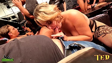 CAMAROTE HOT BAR O Carnated é muita putaria para um vídeo e a festa continua - Lalla Potira - Diana Smith - Casal Dna - Samirra Summer - Natasha Sub - Mary RedQueen - Rubi Antonelli - S