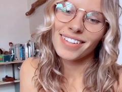 Amateur sweet blonde babe sucking cock