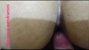 Linda boneca dotada levando pica no cuzinho de vizinho safadinho