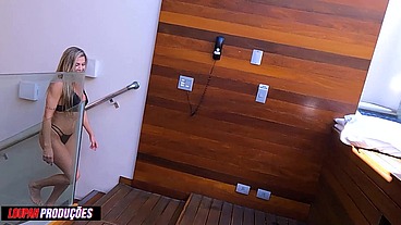 Loira peituda sentando na pica com o cu e levando porra na boca - Dany Barbie - Loupan Produções