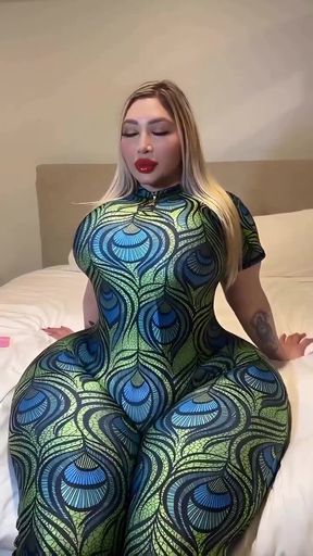 Hotty amateur Latina shows off her thick ass and legs in a solo TikTok video
