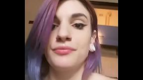 Jugando con mis juguetes.