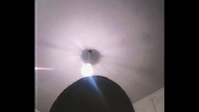 Expuesto!! Famoso cantante venezolano se graba mientras mea