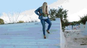 Click for gif Broken and abandoned shoe MP4