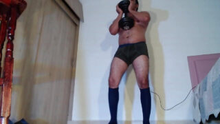 Solo-Mädchenvideo von jungen Schwulen, großer Schwanz wird anal gefickt