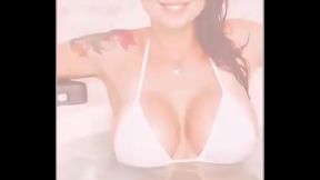 Happy Friday!!️. Any fun plans for the weekend?#HappyHotwife #Hotwife #Milf #Hottub