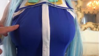 Японская косплеерша Konosuba Aqua обожает скакать на члене и трахаться между сиськами