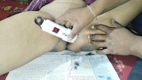 Sister-in-law Cleaned the Pussy by Cutting Hair with a Machine