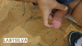 Ladysilva on the beach jerking off and enjoying yummy