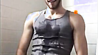 Heiße Amateur-Onanism eines muskulösen Mannes