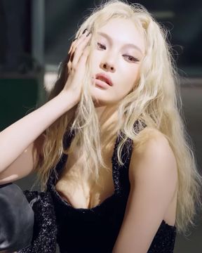 Slim Chinese girl shows off her beauty in a solo tease