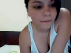 Filipina Webcam Girl Fingering Herself