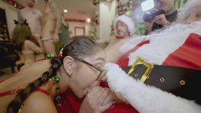Christmas in July Orgy: Santa’s Secret Slut Fuckfest – Friends Get Used in a Filthy Holiday Gangbang with Blowjobs, Deepthroat and Pussy Pounding