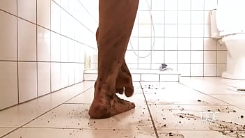 How does a girl'_s feet get so dirty