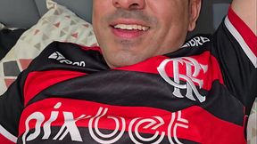 Chamei o amigo pra assistir o jogo mas ele queria mesmo era fuder meu cuzinho. N&atilde_o sabia que ele era t&atilde_o pauzundo.