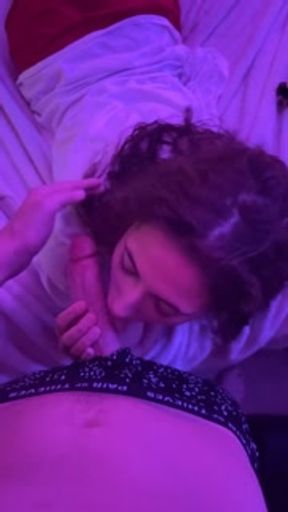 Lil whore chokes one up🍆💦