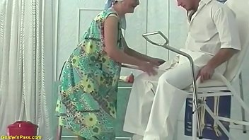 Raucous mother's ravaged cunt&#x1F32E;&#xFE0F; ravished by frantic fingers
