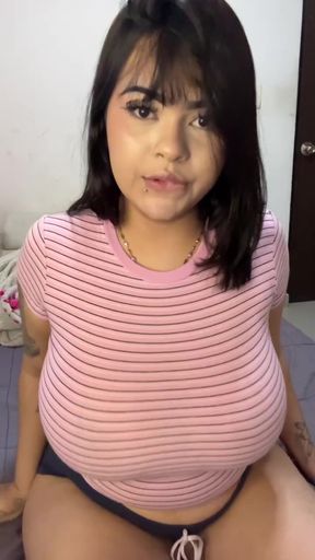 Amateur teen exposes her onlyfans content