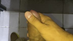 meu corno batendo uma punheta muito gostosa