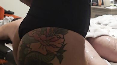 Hot masseuse gives sensual oil massage with happy ending