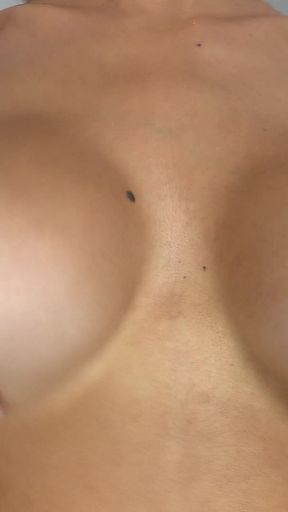 Mia Perriera - No Bras Allowed